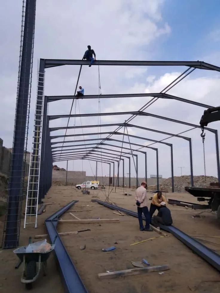 مستودعات وهناجر